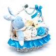 фото Оригинальная подарочная корзина для новорожденного в голубых тонах 