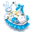 фото Оригинальная подарочная корзина для новорожденного в голубых тонах 